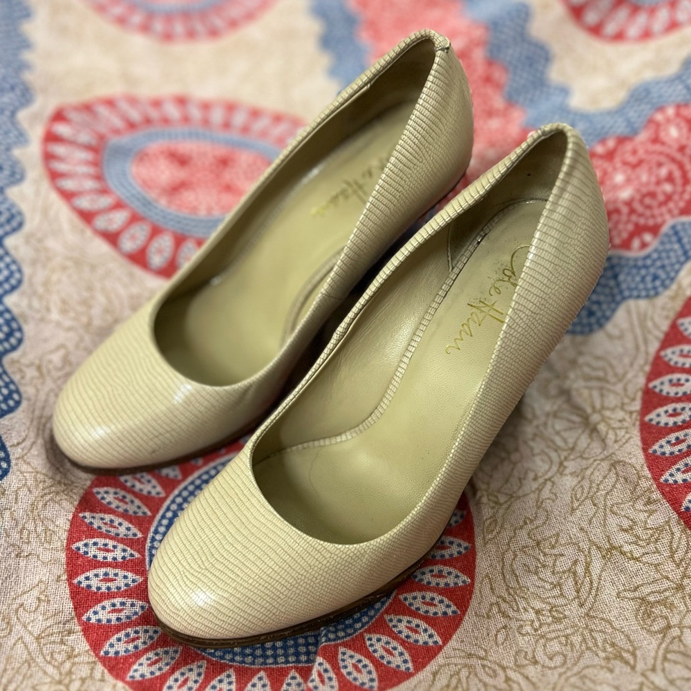 Cole Haan cream wedge - wood trim 6.5 B
